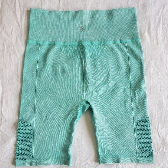 NINE West Active Mint Green Biker Gym Athletic Workout Shorts Cutouts Large XL - Picture 9 of 11